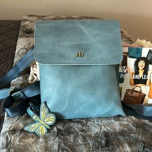 Portland Leather Aqua Sierra Backpack
Brand New/never used + monarch butterfly